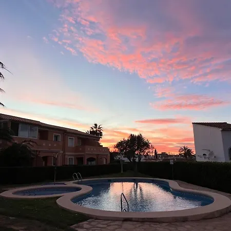 De Diseno Reformado Con Piscina Y Jardin * Dénia