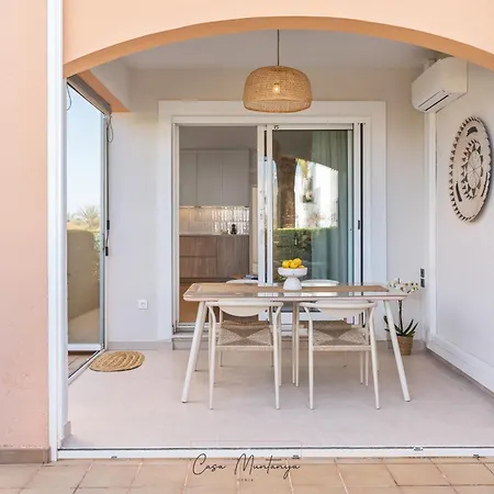 De Diseno Reformado Con Piscina Y Jardin * Dénia