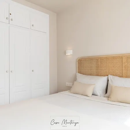 Apartment De Diseno Reformado Con Piscina Y Jardin