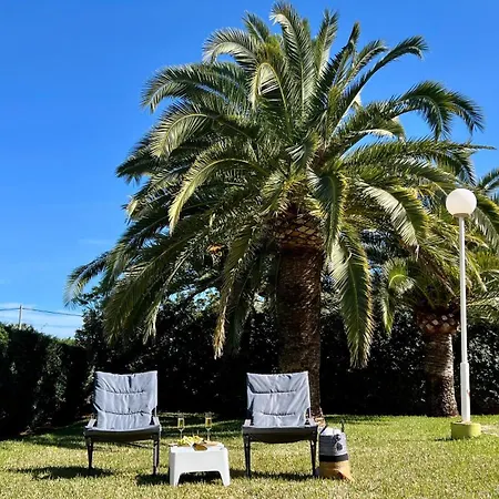 De Diseno Reformado Con Piscina Y Jardin Apartament
