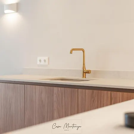 De Diseno Reformado Con Piscina Y Jardin Denia