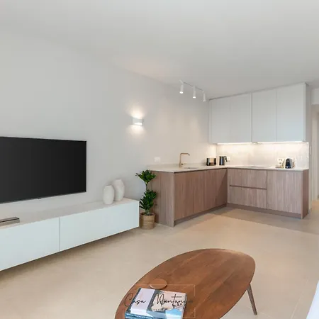 Apartament De Diseno Reformado Con Piscina Y Jardin