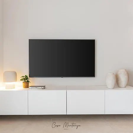 Apartament De Diseno Reformado Con Piscina Y Jardin *