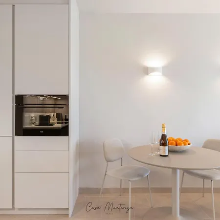De Diseno Reformado Con Piscina Y Jardin * Denia